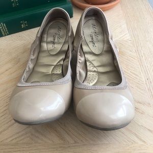 Dexflex Comfort, Cream/ Tan, Flats, 10